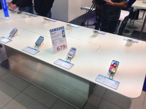 samsung galaxy s4 stores